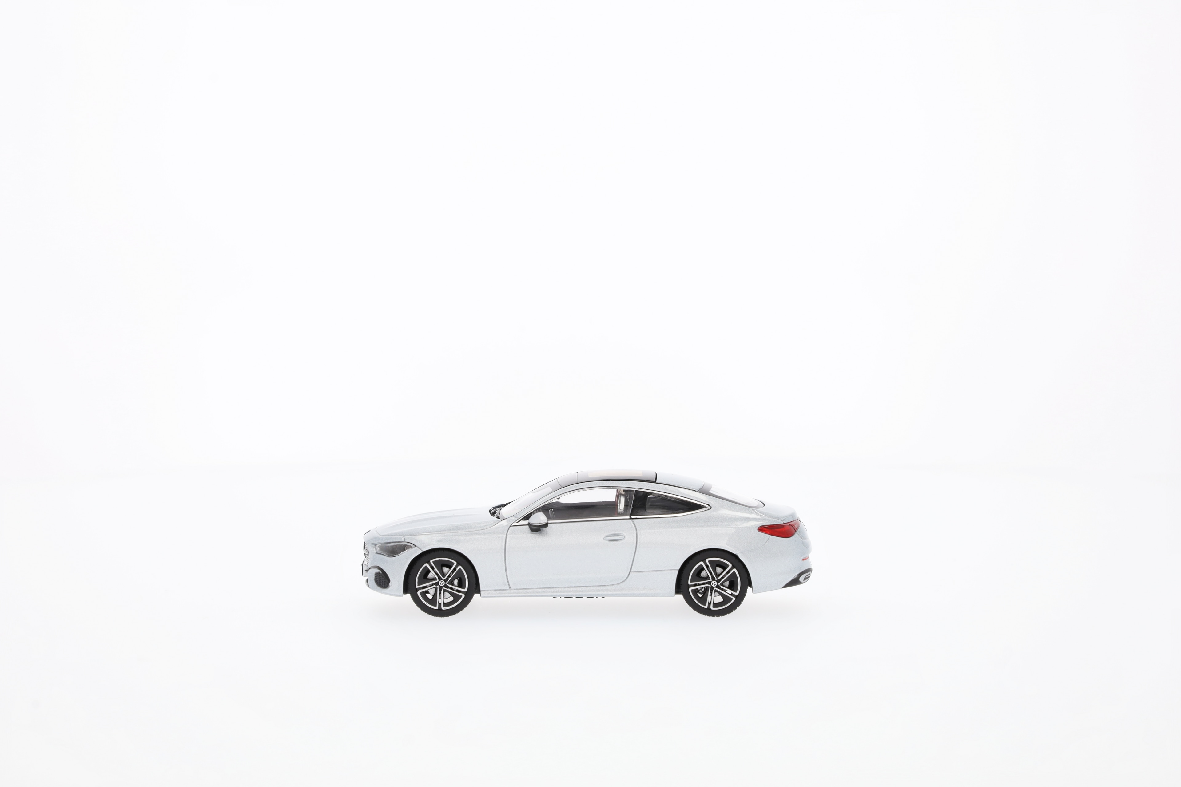 CLE Kupé, AVANTGARDE, C236 - stříbrná hightech, Norev, 1:43
