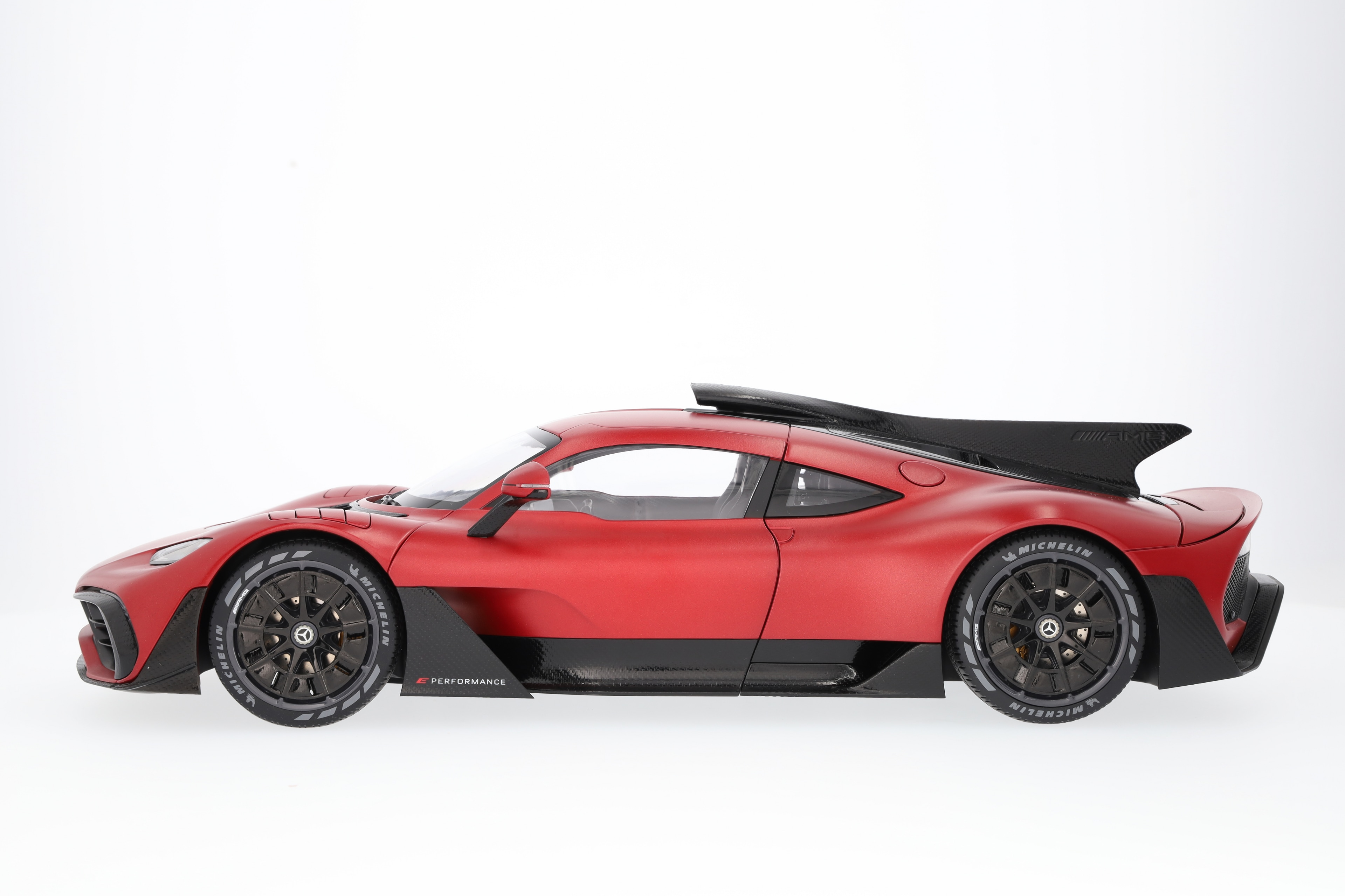 Mercedes-AMG ONE, C298 - designo červená Patagonia magno, NZG, 1:12