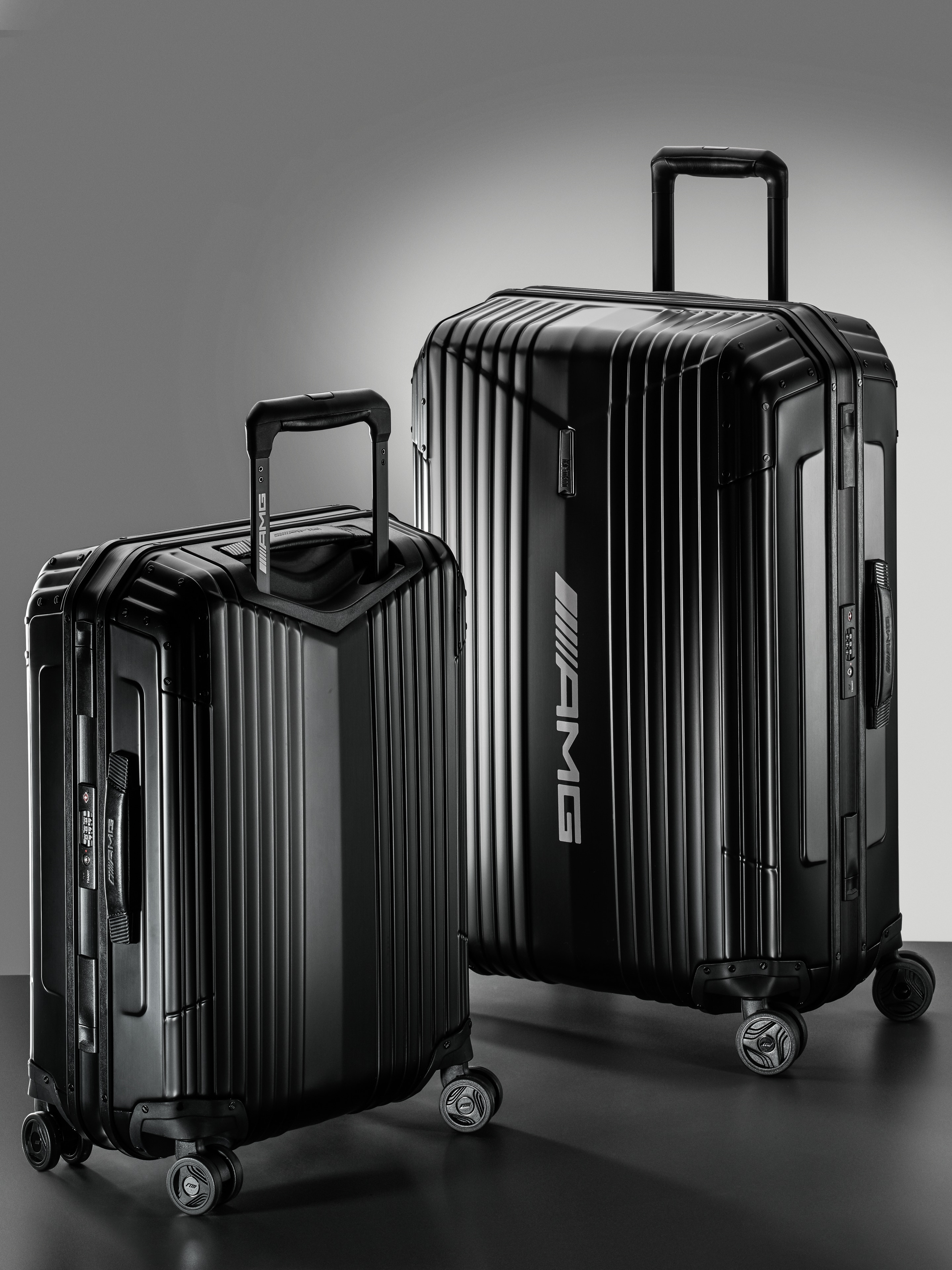 Kufřík AMG, 7R Master, 70 cm - černá, Hliník, Hartmann, 73 l