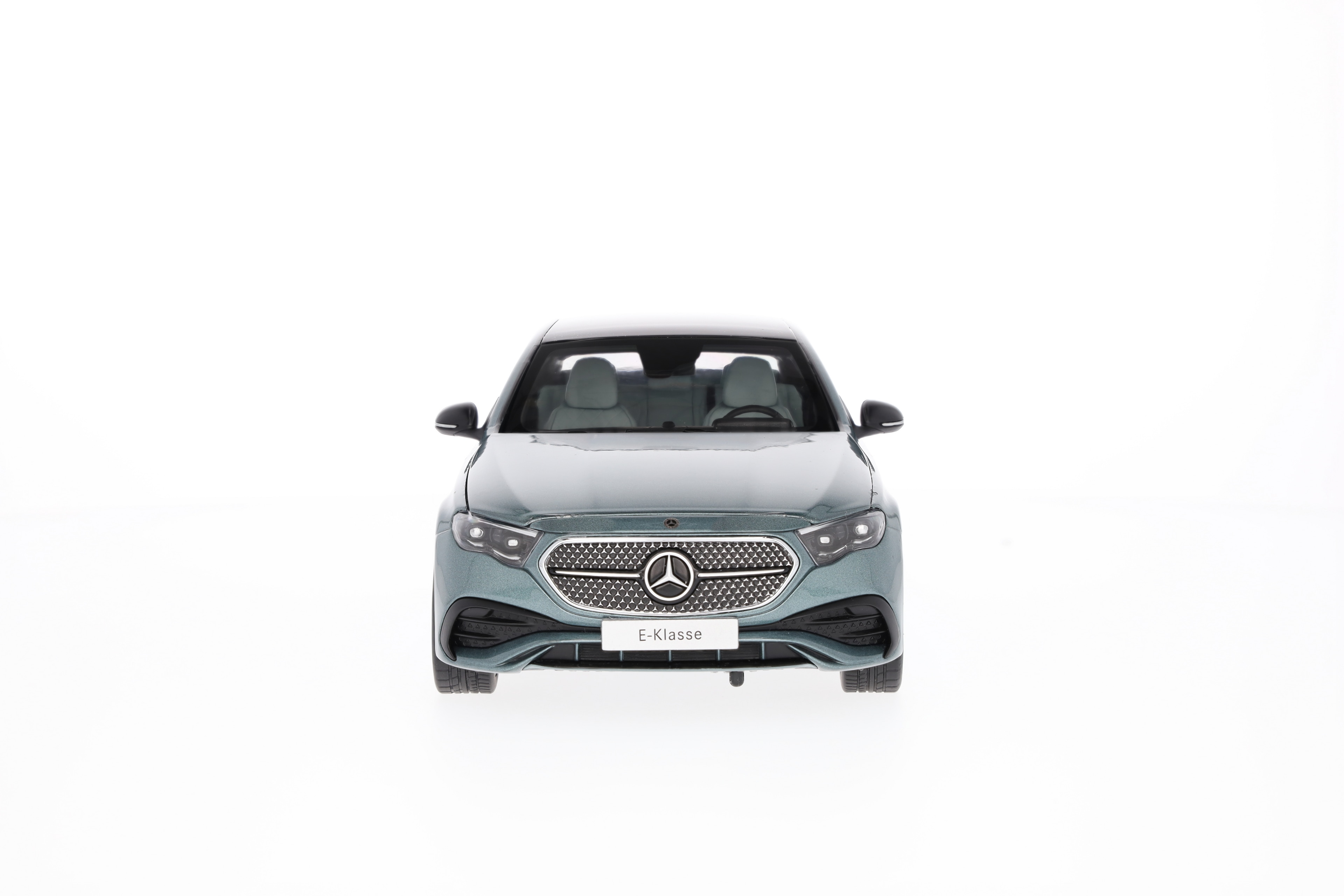 Třída E, sedan, AMG Line, W214 - stříbrná verder, iScale, 1:18