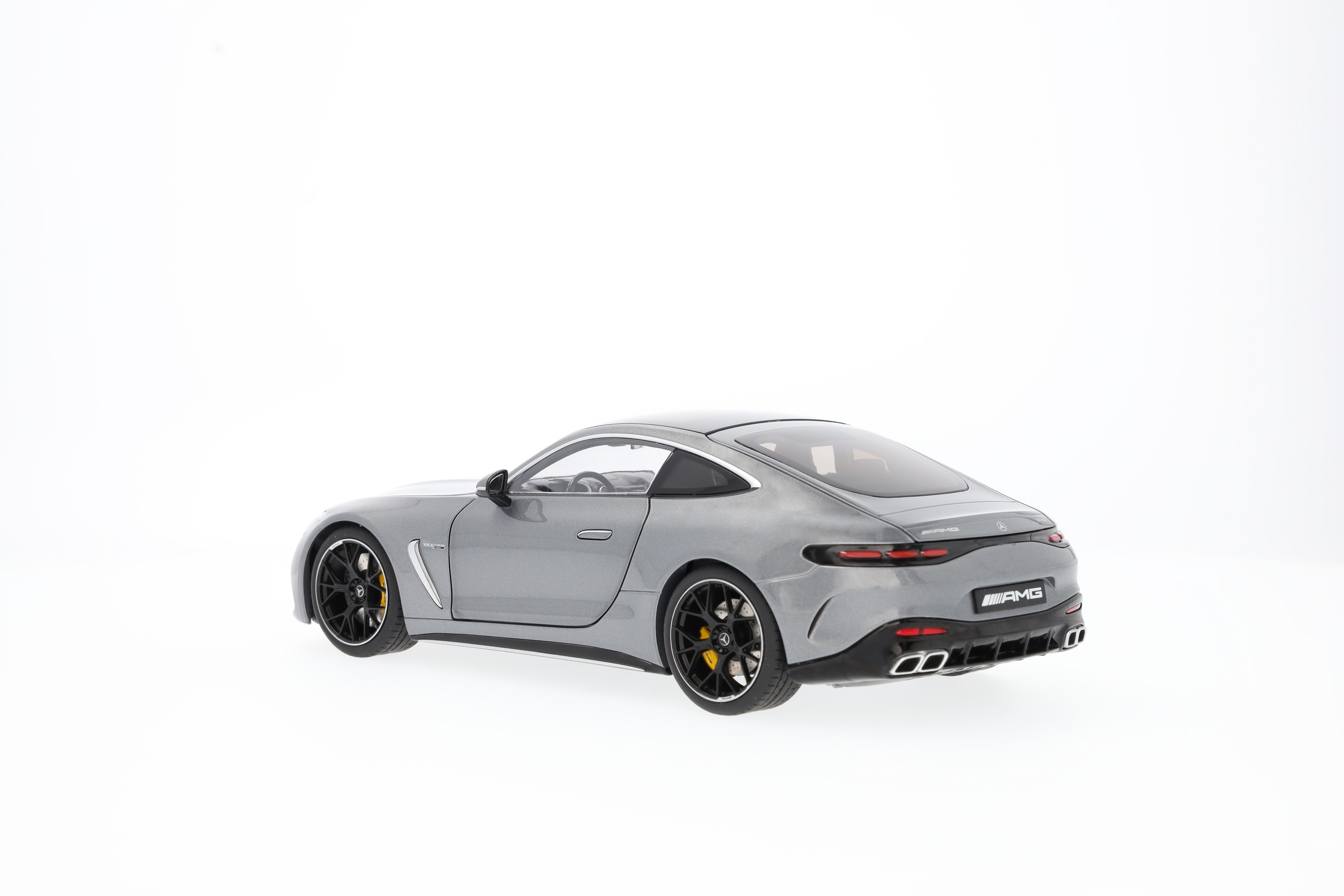 Mercedes-AMG GT 63, C192 - šedá selenite, NZG, 1:18