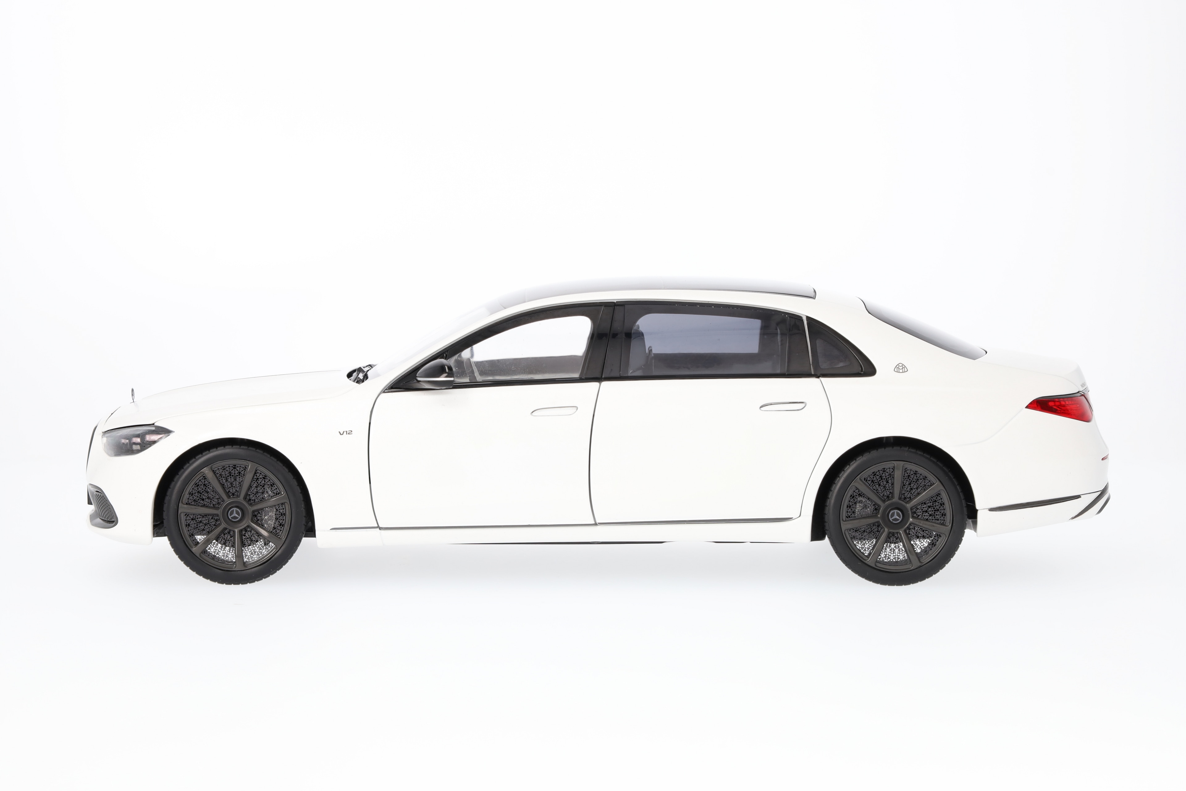 Mercedes-Maybach S 680 4MATIC, Night Series, X223 - G MANUFAKTUR bílá opalith magno, Norev, 1:18
