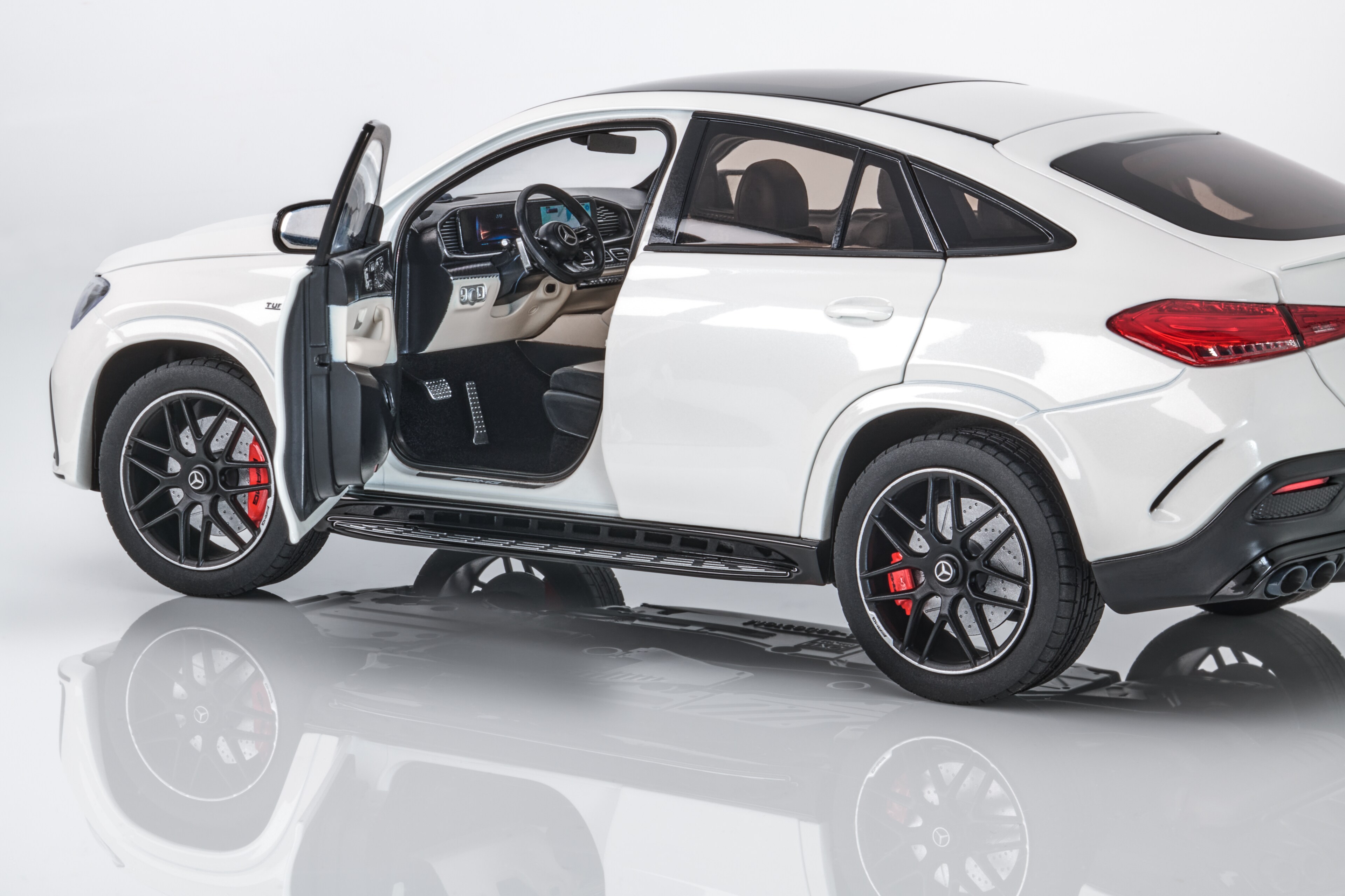 Mercedes-AMG GLE 53e, Kupé, C167 - G MANUFAKTUR bílá opalith magno, NZG, 1:18