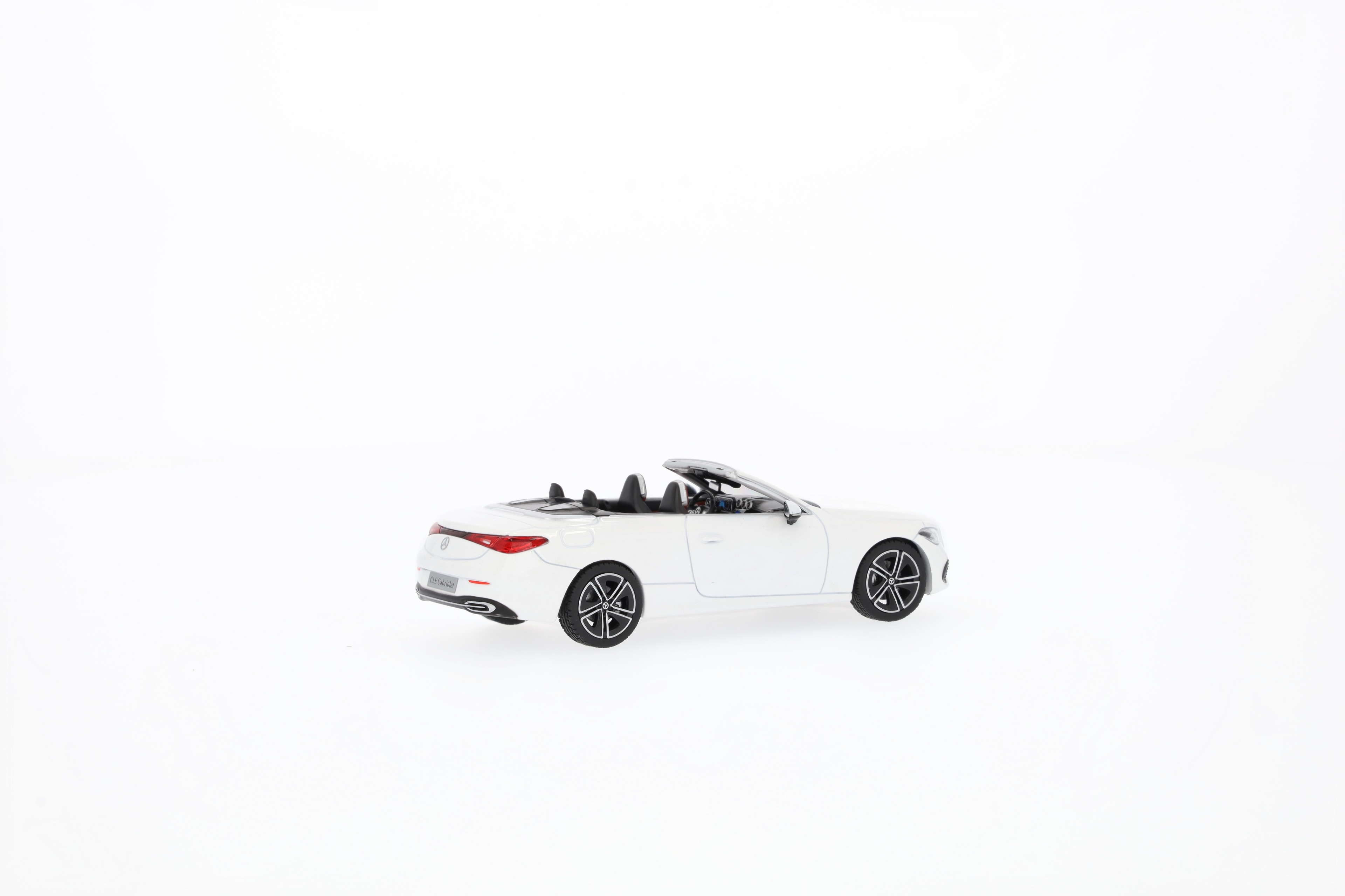 CLE Kabriolet, AVANTGARDE, A236 - MANUFAKTUR bílá opalith bright, Norev, 1:43