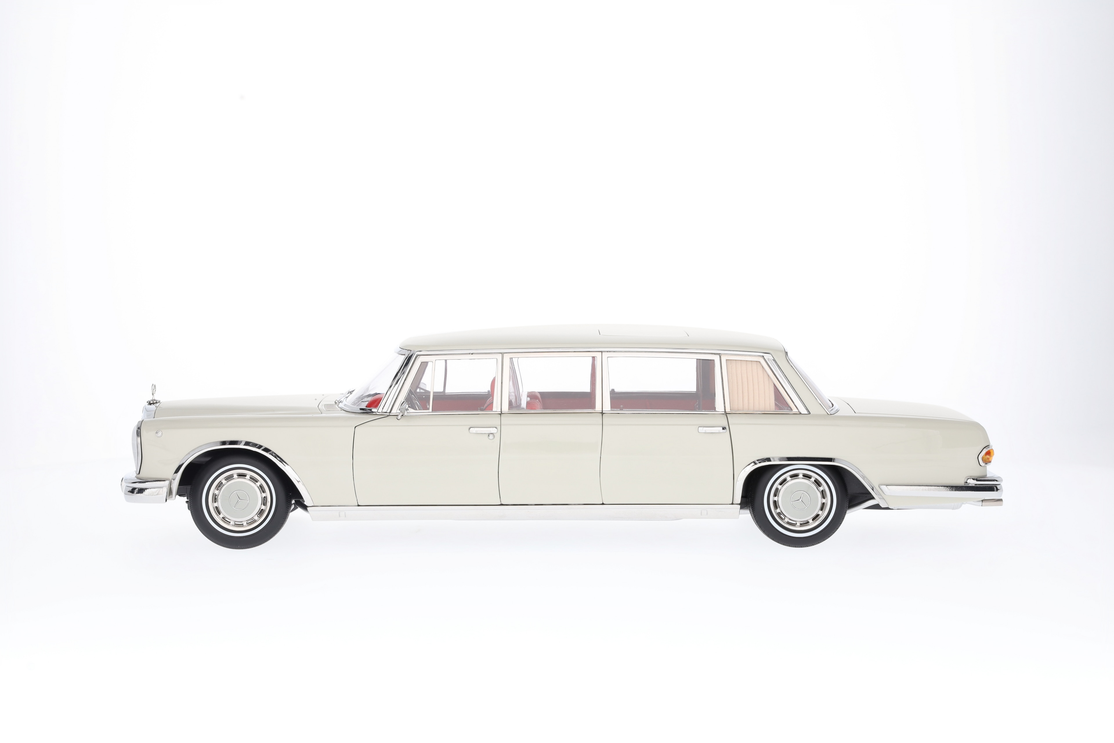 600 Pullmann W 100 (1963-1981) - bílošedá, NZG, 1:18