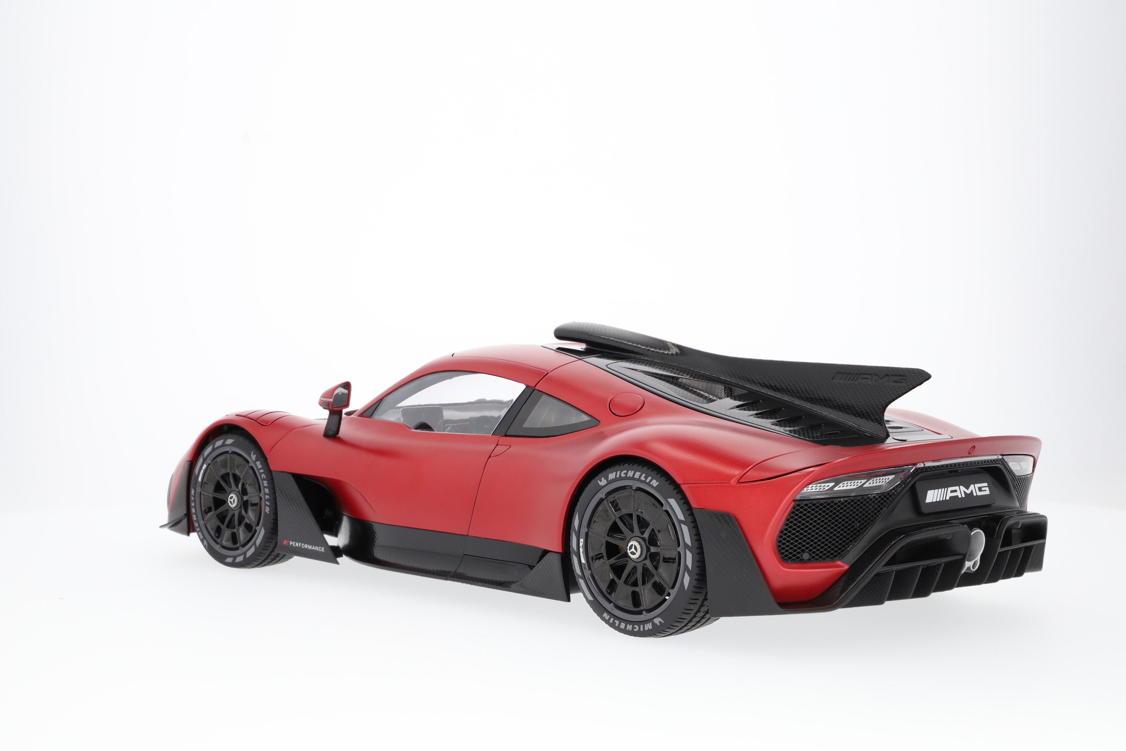 Mercedes-AMG ONE, C298 - designo červená Patagonia magno, NZG, 1:12