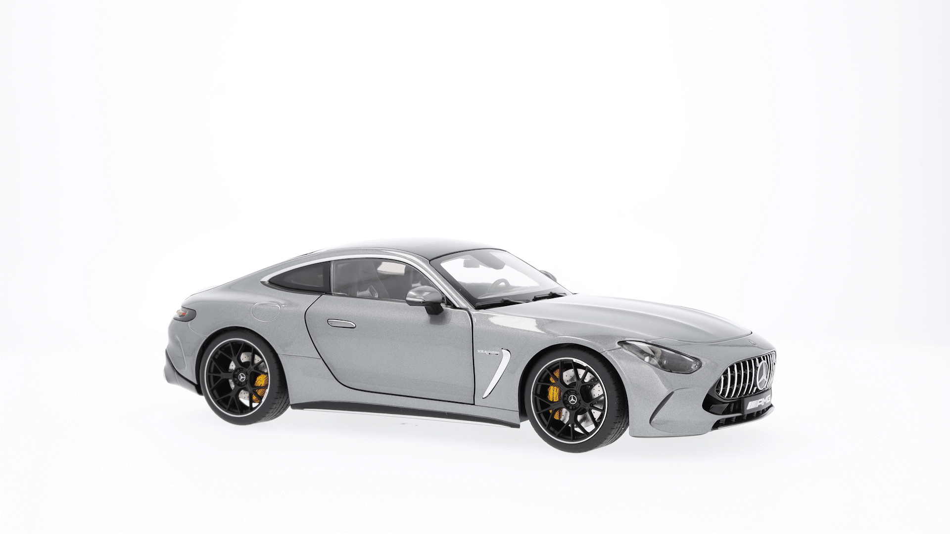 Mercedes-AMG GT 63, C192 - šedá selenite, NZG, 1:18