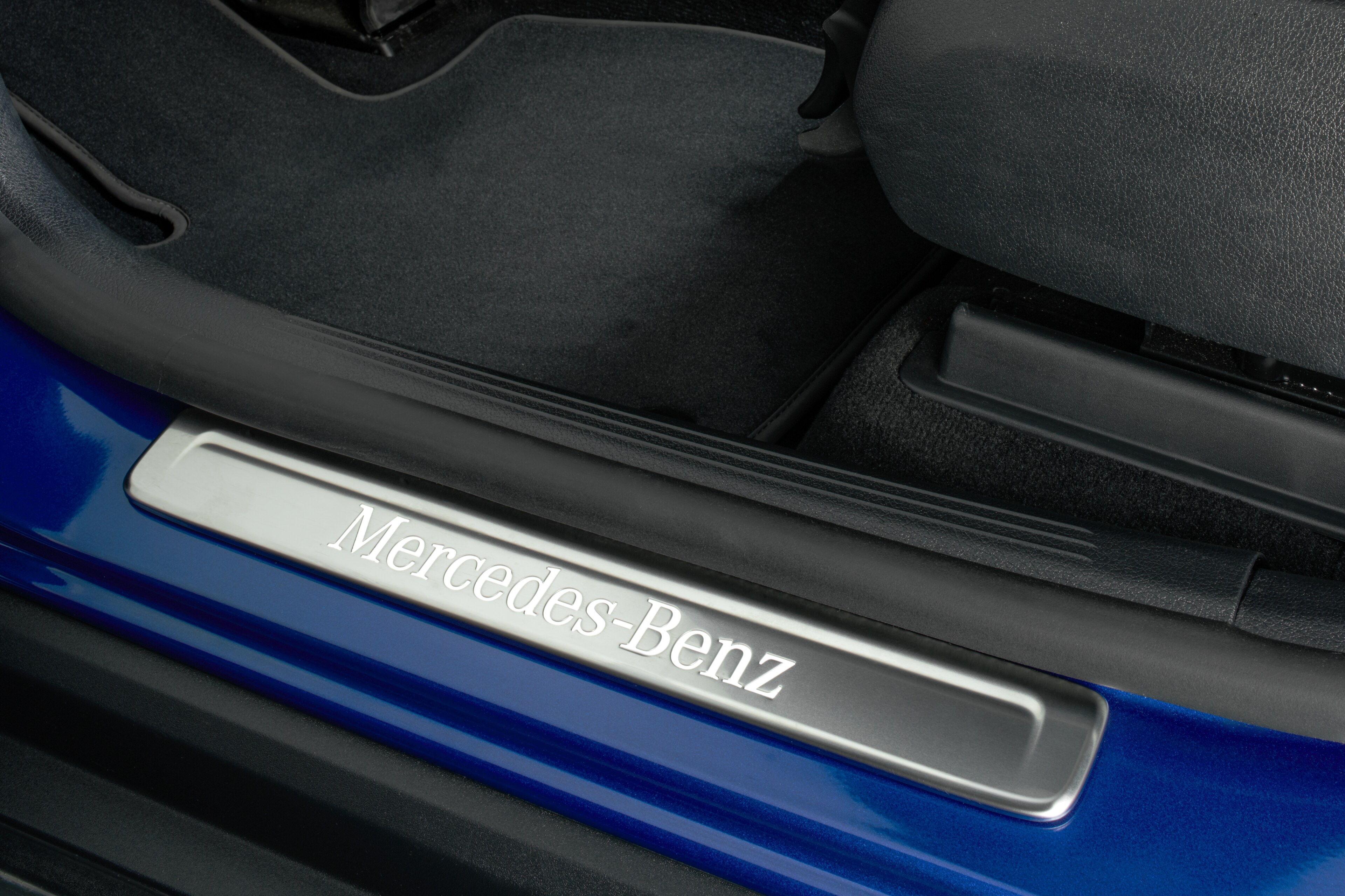 Výměnný kryt pro osvětlenou prahovou lištu, Mercedes-Benz, přední, 2x - Nerezová ocel, stříbrné barvy / bílá