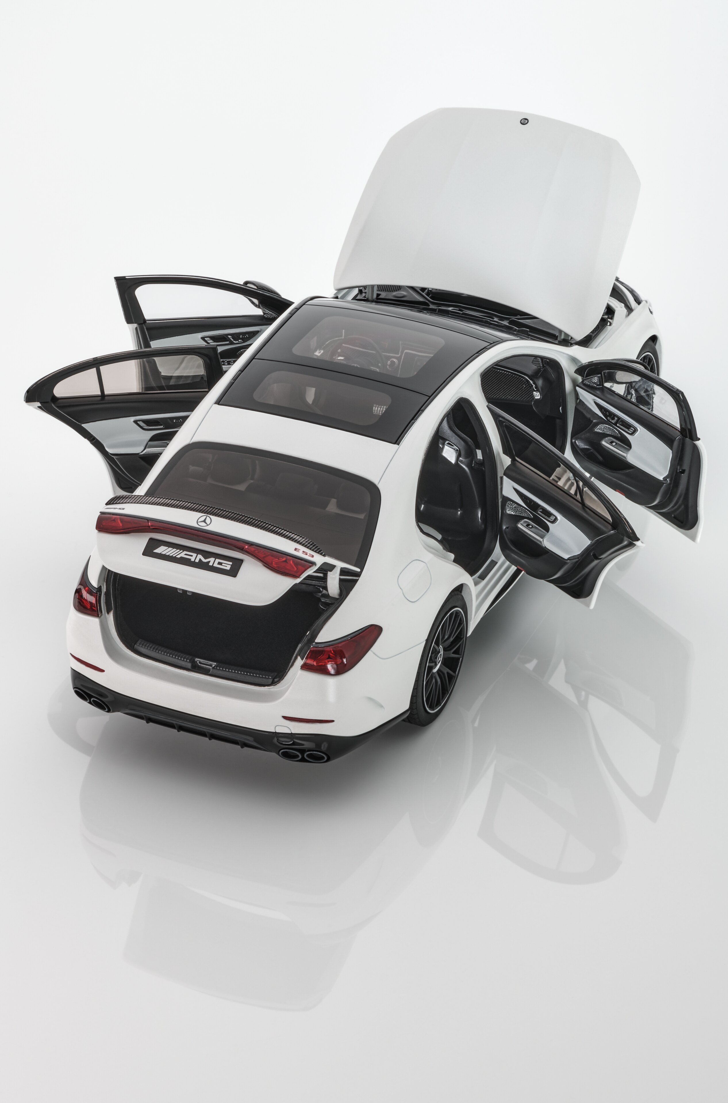 Mercedes-AMG E 53, Hybrid, 4MATIC+, W214 - G MANUFAKTUR bílá opalith magno, NZG, 1:18