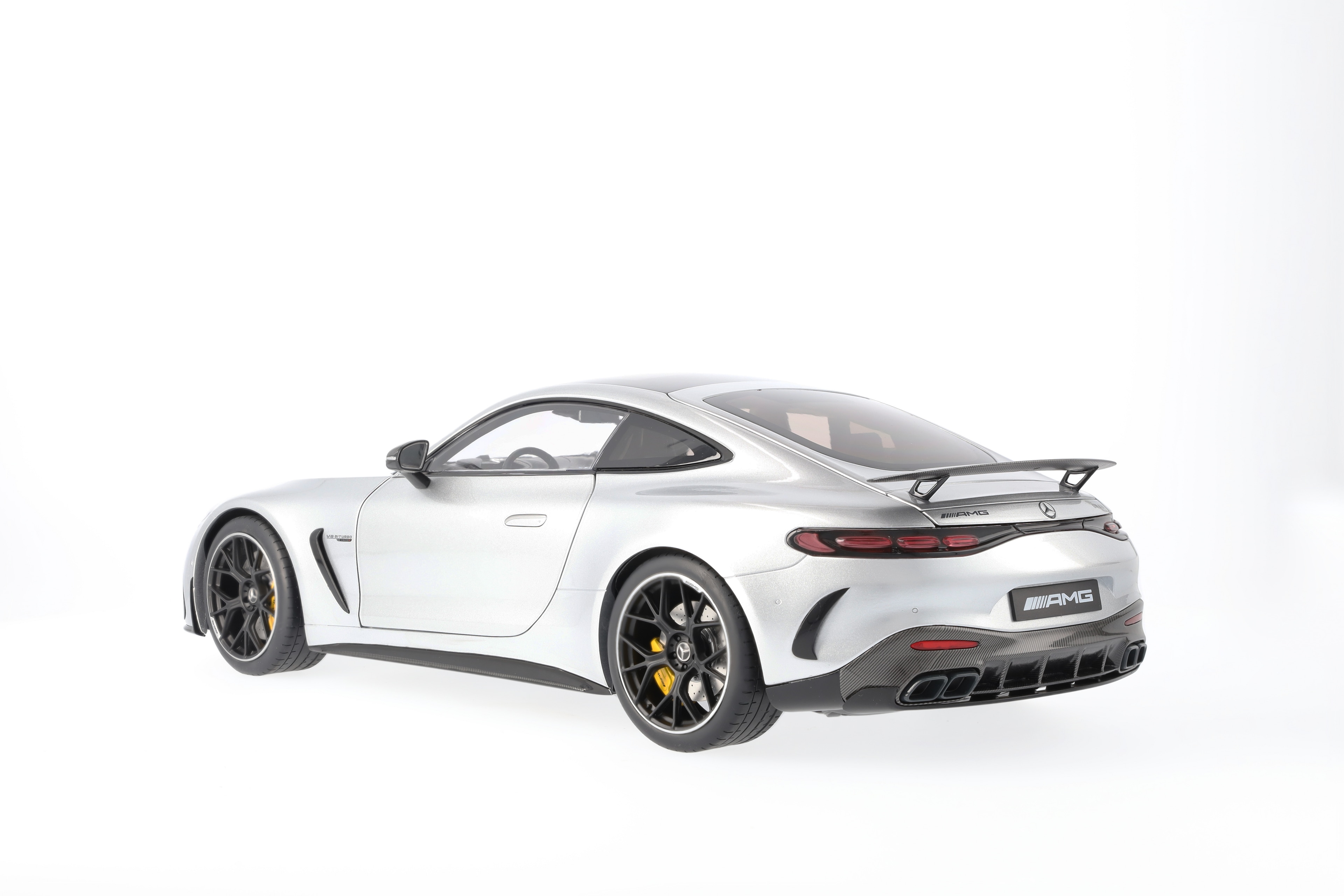 Mercedes-AMG GT 63 4MATIC+ - stříbrná hightech, NZG, 1:12