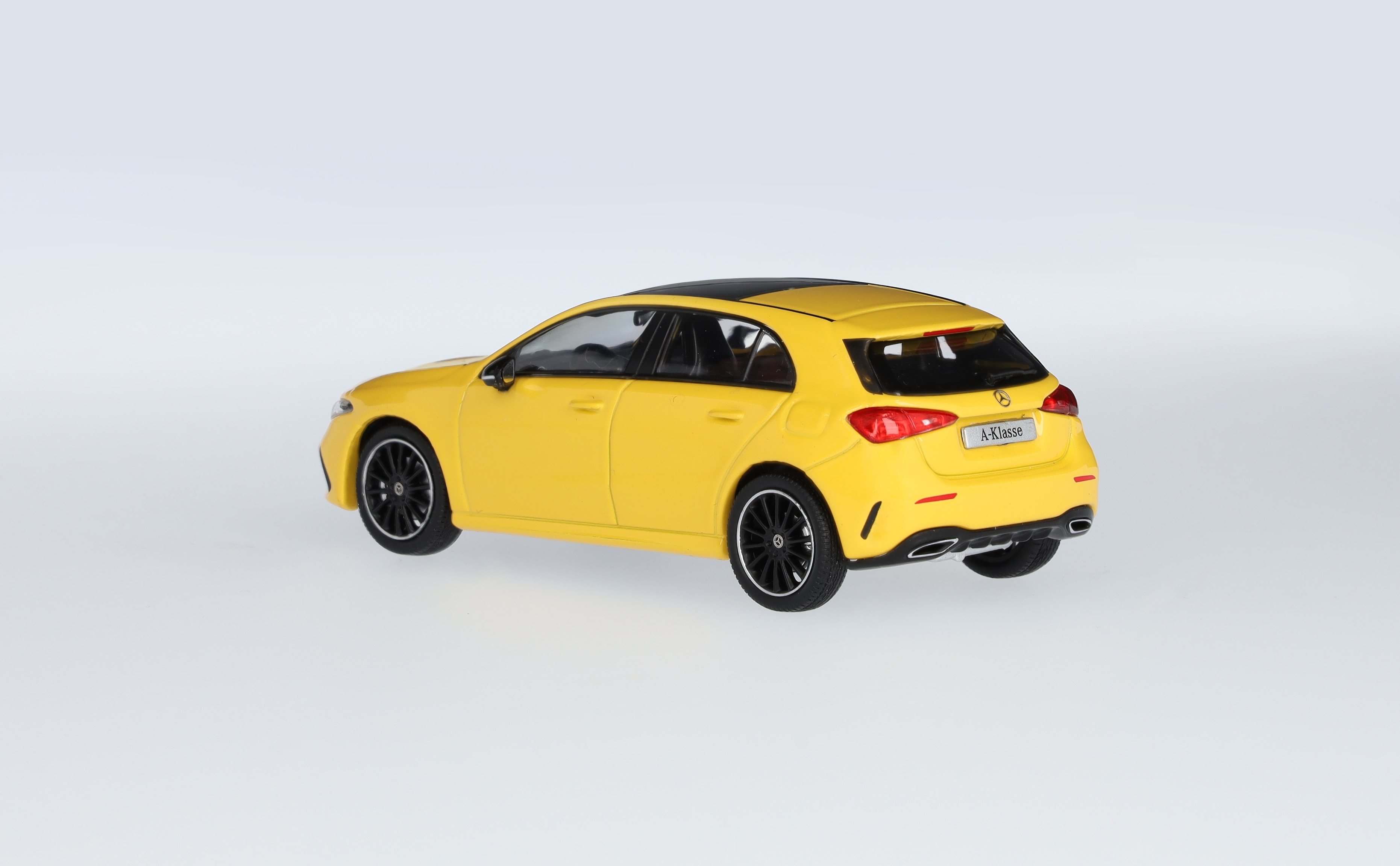 Třída A, Kompaktní sedan, AMG Line, W177 - žlutá sun, Minimax, 1:43