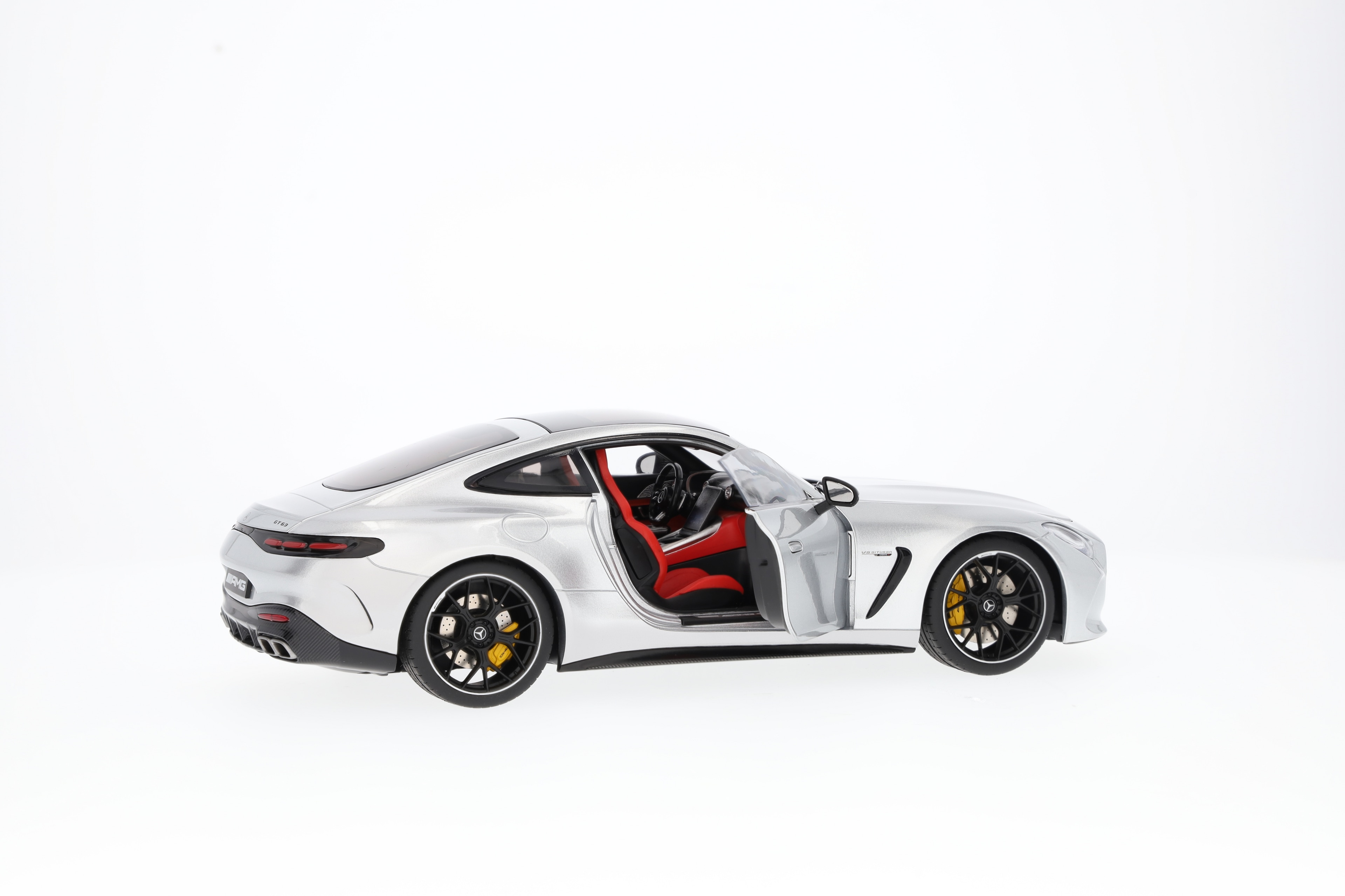 Mercedes-AMG GT 63, C192 - stříbrná hightech, NZG, 1:18