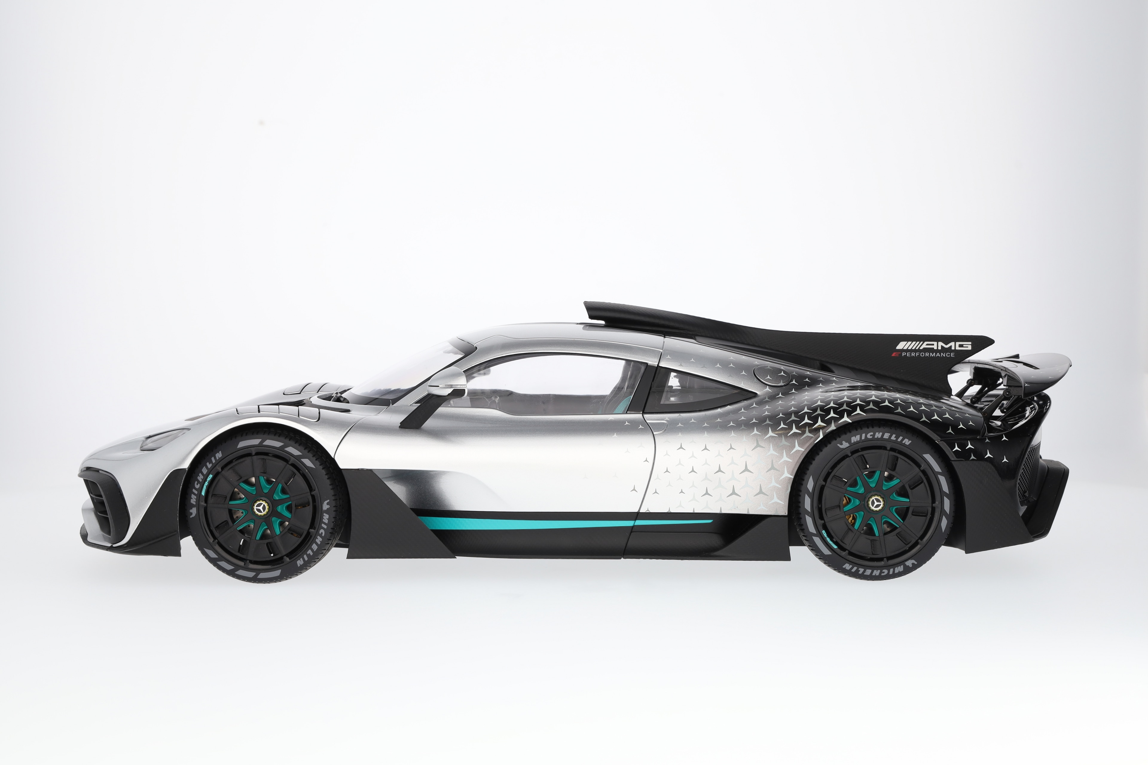 Mercedes-AMG ONE, C298 - stříbrné barvy, NZG, 1:12